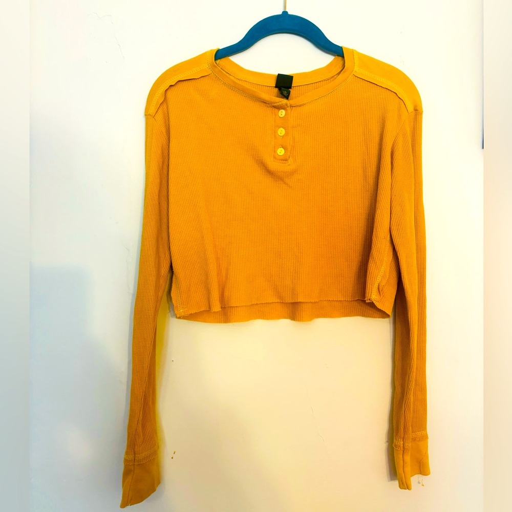 Cute long sleeve mustard yellow cropped top